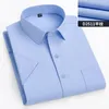 Chemises habillées pour hommes en chemise de grande taille été à manches courtes pour hommes coupe ajustée bureau formel vêtements solides blanc concepteur uni