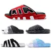 Uptempos 2023 PIPPEN SANDALS MER SLIDS MÄN KVINNER STALPERS Black White Red Sports Runners toffel PIPPEN Slipper Sandle Mens Designer137 S OO1