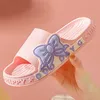 Slipper Sommermädchen Innenschuhe Cartoon Schmetterling rosa Babyrutschen Schuhe Badezimmer Nicht-Rutsch-Teenager-Hausschuhe Enfant Fille