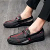 Mens Stylish Leather 812 Dress italienska skor loafers män hippie mode formell för svarta sneakers casual manliga herrar 230718 387