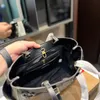 女性のデザイナートート旅行作業やショッピングのための本物の革のスタイリッシュな汎用ハンドバッグ