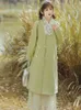 女性用ジャケットチャイニーズスタイルボタンデザインシックなレトロウールオーバーコート森緑色のレース刺繍コート女性ミディアムロングプラスコットン