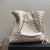 Sac fourre-tout à cordon de serrage Sac à provisions de grande capacité Sac à main en cuir de vachette Sacs à bandoulière en chaîne Diamant Treillis Cuir véritable Poche intérieure à glissière Pochette pour femme