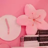 Plüschkissen Kirschblüten Gefüllte Umarmung Plüschtier Pelziger Stil Rosa Sakura Rückenkissen Girly Home Decor Geburtstagsgeschenk R230718