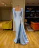 2023 Afrikanska sexiga brudtärna klänningar ljusblå mantel sjöjungfru plus storlek lång satin split piga av ära bröllop gästklänning blandade stilar sveptåg