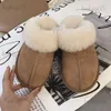 Kappy Designer Puszysty Slipper Australia platforma UG Buffs Wool Buty Sheepskin Fur Reail Skórzana Klasyczna marka Casual Women Outside Slider Babiq05