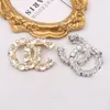 20style Brand Designer Double Letter Brooches Women Men Luxury Elegant Luxury Pearl Diamond Brooch Suit Pin Fashion High Quality Jewelry Accessories