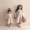 2023 automne nouveau bébé fille à manches longues vêtements élégant blanc dentelle filles robe bébé body enfants princesse robes vêtements jumeaux