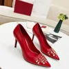 Rivet Pumps alcove Zapatos de vestir Sandalias tacones stilletto Pisos Suela de cuero Puntera puntiaguda Boda de diseñador de lujo para mujer Calzado de fábrica de noche Tamaño 35-41