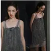 Summer Ladies Halter Press Press, двое двух наборов сексуальной полой юбки, простой и повседневный стиль, тонкая мода, звезда с тем же стилем.