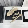 2023 Summer New Sandals Luxury Designer Women's Open Toe Sandali con suola piatta Lettera Decorazione Moda Scarpe da spiaggia versatili