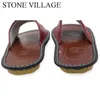 Тапочки Stone Village Новые подлинные кожаные домашние тапочки Quality Women Men Slippers без скольжения крутые крытые туфли Мужчины Женщины Летние сандалии x1020 L230718