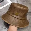 Läderdesigner hink hatt cappello mens hink hatt för kvinna bob klassisk guld spänne lyxiga hattar flat street sunhat