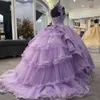 Lavanda principessa Tiered Quinceanera Abiti Fiori Appliques di pizzo Increspature Cinghie Senza maniche Ball Gown Prom Luxury Vestido De 15 Anos Sweet 16 Ragazze Abiti formali