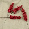 Flores decorativas 10 unids/lote ramo de bayas rojas decoración del banquete de boda decoración de Navidad para el hogar rama de flores cono de pino artificial año