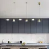 Pendelleuchten, modernes minimalistisches Esszimmer, schwarz/goldene LED-Kronleuchter, Kücheninsel, Hängeleuchten, Restaurant, nordische Deko
