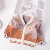 Pullover Kleinkind Baby Jungen Pullover Strickjacke Mantel 2023 Herbst Winter Jumper Kinder Pullover Kinder Stricken Kleidung Cartoon bär V-ausschnitt 2-7y HKD230719