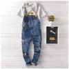 Mäns jeans herrar casual denim jumpsuit mager jean overall rippade vintage bib byxor manliga hängslen 71403285m