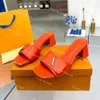 Дизайнер Shake Slippers Женщины коренастые средние каблуки Мулы тисненные кожаные квартиры Sunset Comfort Slides Летни