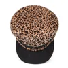 Bérets décontracté dames béret hiver Plus velours chaud imprimé léopard visière Vintage haut plat épais chapeau peintre casquette DropBerets