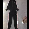 Kadın Trailsuits İki parça set kadın kapüşonlu spor takım elbise tasarımcı mektupları yan slim jumper'lar için