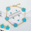 Bracelet vendant 10 couleurs collier de bracelet ensemble de fleurs à cinq feuilles dans des bijoux simples pour femmes classiques adaptés à une tenue de fête quotidienne 230719