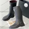 23SS F/W Slip On Designer Womens Genou Rainboots Knight Western Fashion Moto Imperméable Bottes De Neige Classique Rétro Noir Semelle En Caoutchouc Antidérapante Luxurys Casual Chaussure