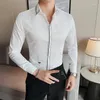 Chemises décontractées pour hommes Chemise à manches longues à rayures britanniques pour la version coréenne Slim Fit Broderie Blanc Business Social