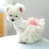 개 의류 1pc 푹신한 새시 레이스 드레스 나비 넥타이 메쉬 패치 워크 애완 동물 꽃 자수에 쉽게 작은 개를위한 사랑스러운 의상을 입을 수 있습니다.