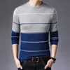 Maglioni da uomo 2023 nuovi uomini di marca di moda maglione sottile pullover da uomo pullover a righe slim fit lavorato a maglia autunno stile coreano abiti da uomo casual L230719