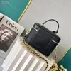 Luxuriöse Umhängetaschen, Kosmetiktasche, Designer-Handtaschen, modische Kulturbeutel für Damen, Umhängetasche, klassische Satchel-Damenkupplung, Kofferraum-Kosmetiktasche, geprägte Tasche mit Kettendesign