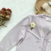 Pullover dziewczęta kwiatowe swetry jesienne maluch kardigany dzianiny haft haftowa bawełniana ubrania dziecięce kurtka kudła kreski sweter hkd230719
