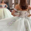 Salbeigrünes, glitzerndes, schulterfreies Quinceanera-Kleid mit Perlenstickerei, Blumenapplikation und Spitze, Ballkleid für 15 Jahre