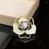 Broches de moda para mujer, broche de flor de concha, ramillete de mariposa con temperamento, accesorios de ropa elegantes para boda, regalo de joyería