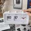 Väggklockor Vintage Flip Clock Mechanical Alarm Clock Desktop Digital klocka med kalenderklocka Heminredning Vintage Home Decor 230718