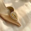 靴部品のアクセサリー2取り外し可能な靴クリップ水滴形の靴バックルダイヤモンドメタルシューズバックル女性の結婚式のパーティー230718