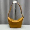 Hobo Bolsa de ombro Bolsas femininas Bolsa de couro genuíno Moda Letras Prata Ferragens Fecho de zíper Simples Pacote de mão nas axilas