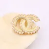 Luxury Designer Letter Brooches 18K Gold Plated Inlay Crystal Rhinestone Jewelry Brooch Unisex Charm Pearl Pin Marry Christmas Party Gift Accessorie