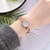 Armbandsur fashionabla och kompakta kvinnors digitala armband titta på full diamant persika hjärthandskvartz