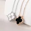 Lätt lyxig nischhalsband S925 Silver French Halsband Kvinnlig design DUBBELSIDD CLOVER VIT MODER Svart Agate Pendant2732