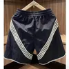 Mäns shorts Nya sommarshorts Herr randiga snabbtorkande tröjor Lossa is Silkes andningsbara strandbyxor Fashion Letter Sport Shorts Man L230719