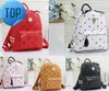 Bolsas de couro de alta qualidade 2 tamanhos masculinos femininos mochila escolar famosa impressão rebite designer bolsas femininas mochila de volta para meninos e meninas