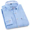 Camisas informales para hombre de alta calidad de algodón y lino de manga larga con botones de verano de ajuste estándar blanco cómodo suave para hombre marca 230718