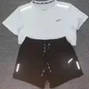 Mens Trailtsuits Tech Set Tasarımcı Trailsuit gömlek şortlu iki parçalı kadın fitness takım elbise baskı hızlı kurutma ve nefes alabilen spor giyim basketbol tişört jogger