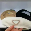 Casquette de baseball design vintage britannique femmes casquettes triangle inversé glace soie designer chapeau béret paille fine tricoté artiste chapeau été maille bourgeon chapeau paille chapeau plat