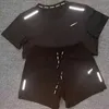 Mens Tracksuits 기술 세트 디자이너 트랙 슈트 셔츠 반바지 2 피스 여성 피트니스 슈트 프린트 빠른 건조 및 통기성 스포츠웨어 농구 티셔츠 조깅
