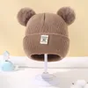 Cappello a doppia sfera per bambini in lana tinta unita in acrilico Cappello lavorato a maglia con etichetta in tessuto per bambini autunno e inverno DH057