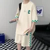 メンズトラックスーツメンズTシャツショーツ2ピースセットホワイトトラックスーツ韓国のハラジュクハイストリート衣料クリエイティブパターンメンズショートスーツ230718