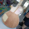 Электрогитара заводского изготовления Custom, накладка из клена, тюнер с замком струны, корпус из красного дерева458