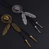 Bolo Ties Metal Hat Bolo Tie Feather Cowboy Hat Slips för skjorta Jeans Western Halsband flätad skoestring slips släpp frakt HKD230719